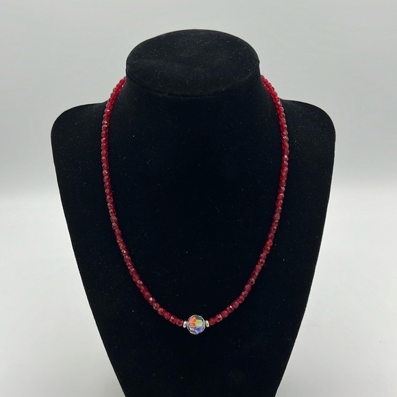 RED NECKLACE WITH AURORA BOREALIS STONE - Picture 1 of 7